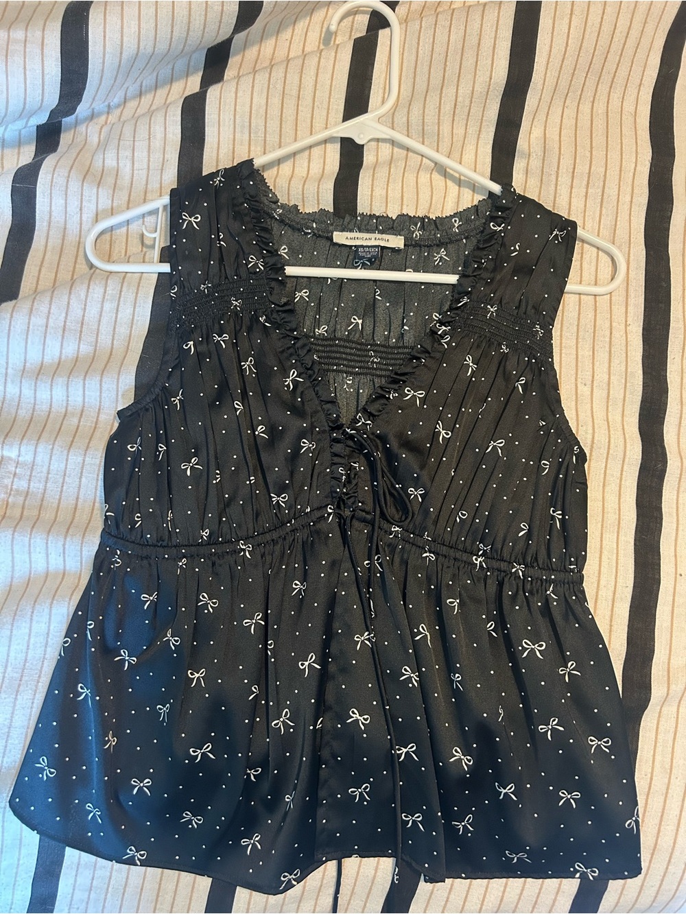American Eagle Outfitters Black Bow-Print Ruffle Tie-Front Tank